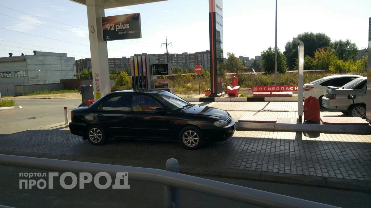 На какой скорости бак "тает" на глазах: названы убийственные цифры на спидометре, когда бензин горит как от огня 