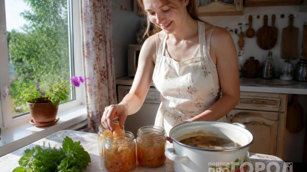 Простым способом превращаю жидкое варенье в густое: так вкусно, что хоть на хлеб мажь, хоть в начинку пирогов клади – сладость не стекает