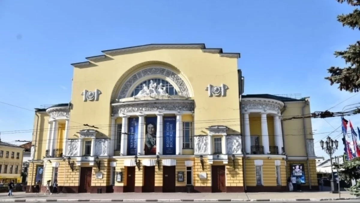 Театр имени Волкова в Ярославле отмечает 276 лет и высаживает новые деревья