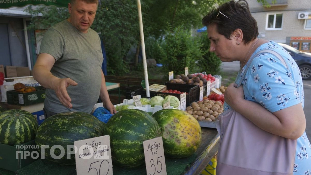 Не покупайте арбуз пока не заметите эти три детали: они выдадут опасную ягоду прямо у прилавка в магазине