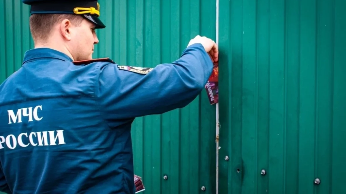 Священник из Ярославской области служит в храме и командует пожарными