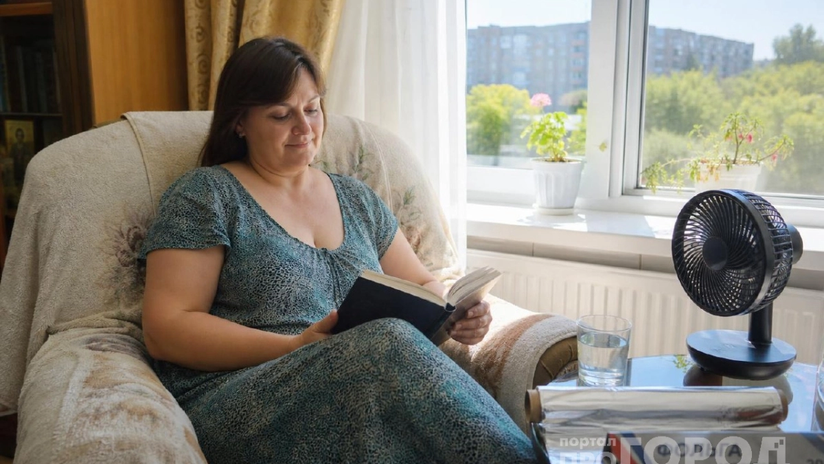 От духоты больше не страдаю: взяла картон, фольгу и вентилятор — азиатский лайфхак работает лучше кондиционеров
