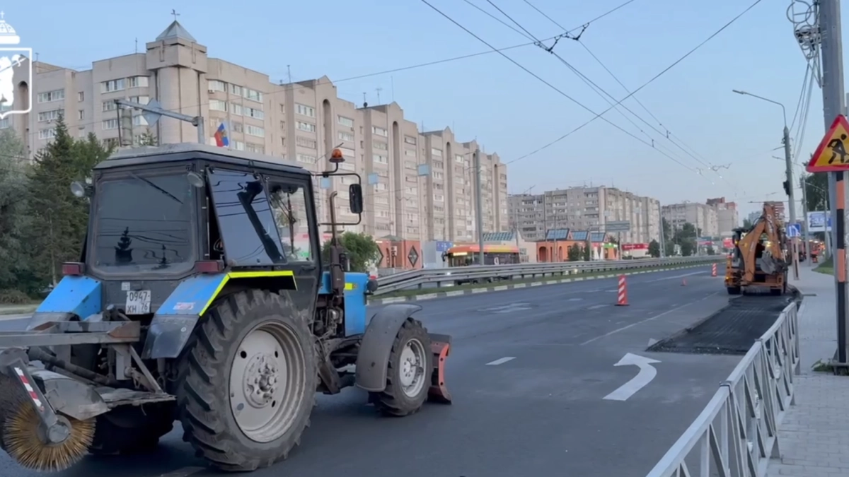 На Московском проспекте масштабная замена асфальта: отремонтируют 50 тысяч "квадратов"