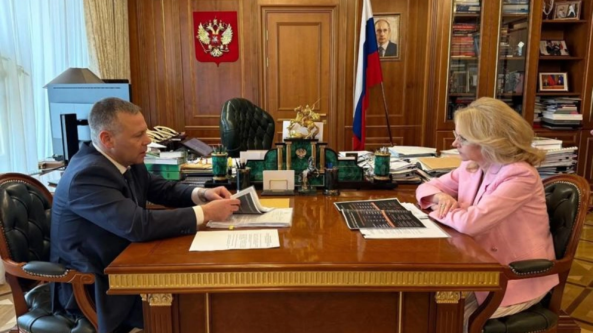 Евраев и Голикова обсудили поликлинику в Красном Бору и проекты в культуре
