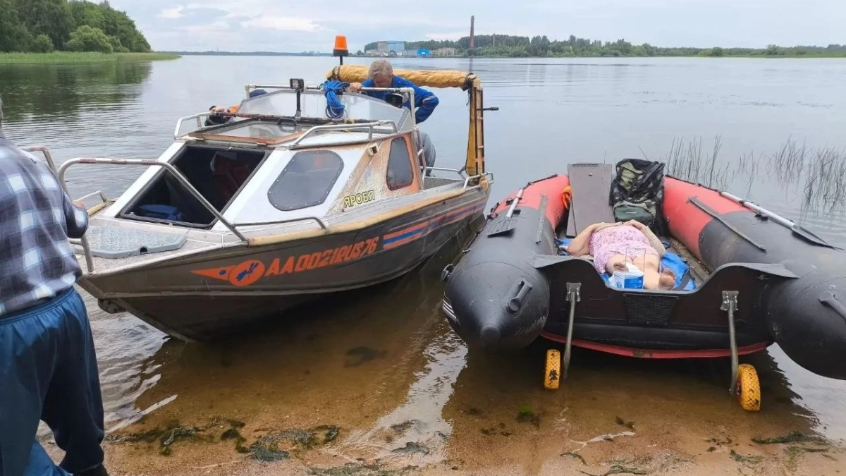 С острова на Рыбинском водохранилище женщину с переломом эвакуировали на надувной лодке и катере