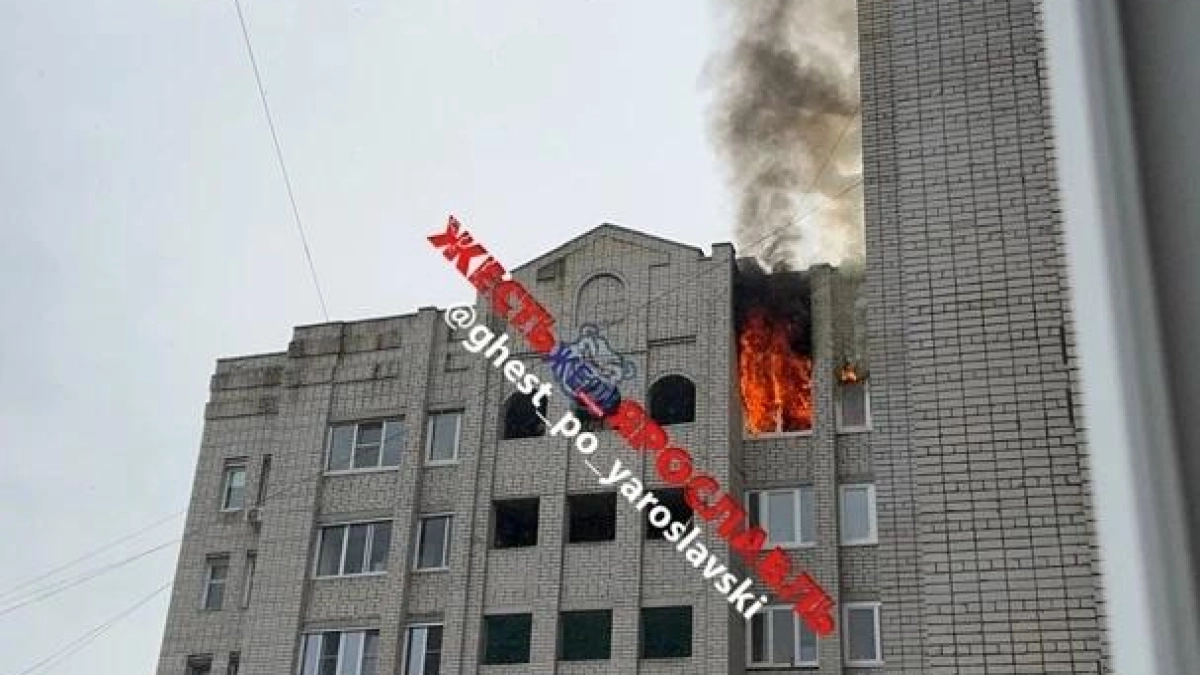 После пожара в Ярославле около 40 квартир в многоэтажке остались без света