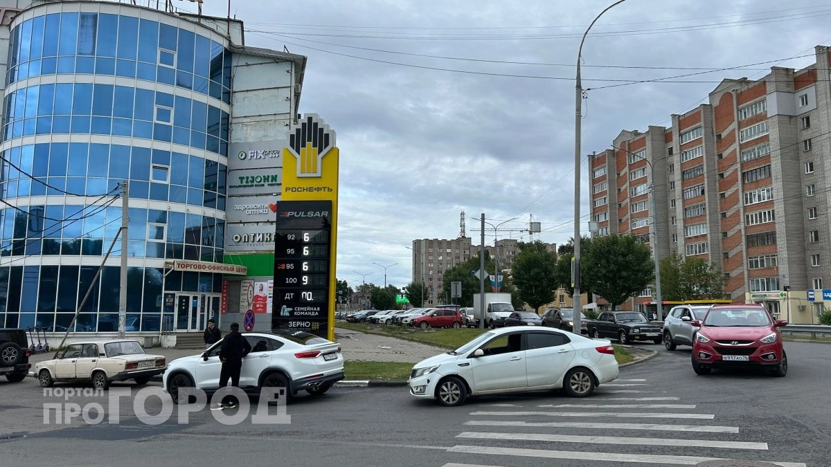 Бензин есть не везде, очереди сохраняются: что происходит на заправках Ярославля