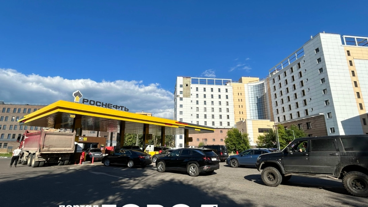 Почему в Ярославской области выстраиваются очереди на АЗС: губернатор объяснил ситуацию с бензином