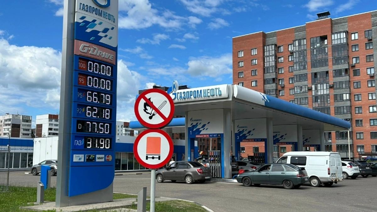 Слухи о бензине по графику в Ярославской области разошлись по сети: чиновники дали чёткий ответ