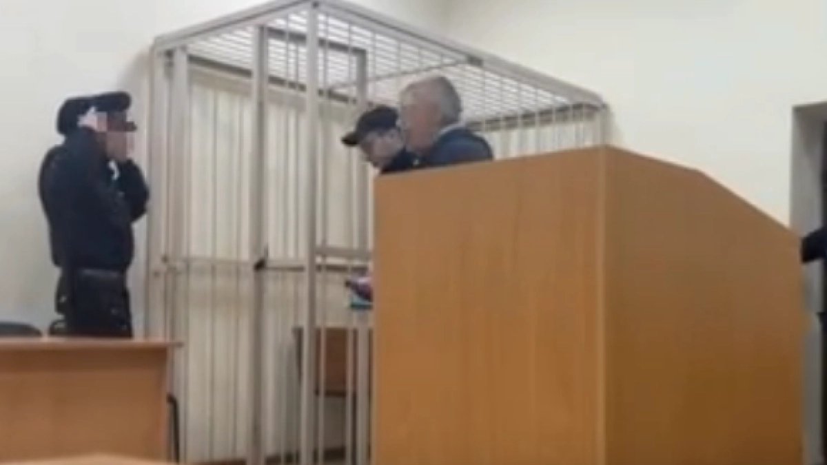 Ссора в деревенском доме закончилась двойным убийством: суд оставил обвиняемого под стражей еще на три месяца