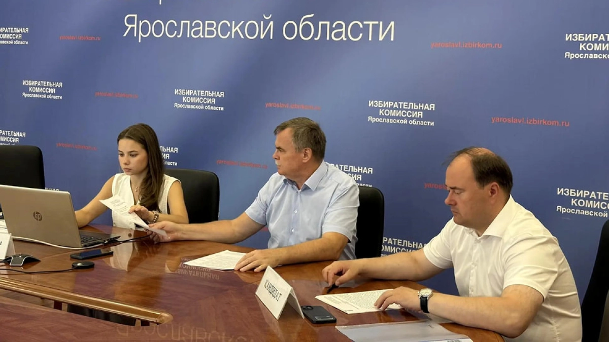 Мэр Ярославля Артем Молчанов подал документы на выборы в Госдуму
