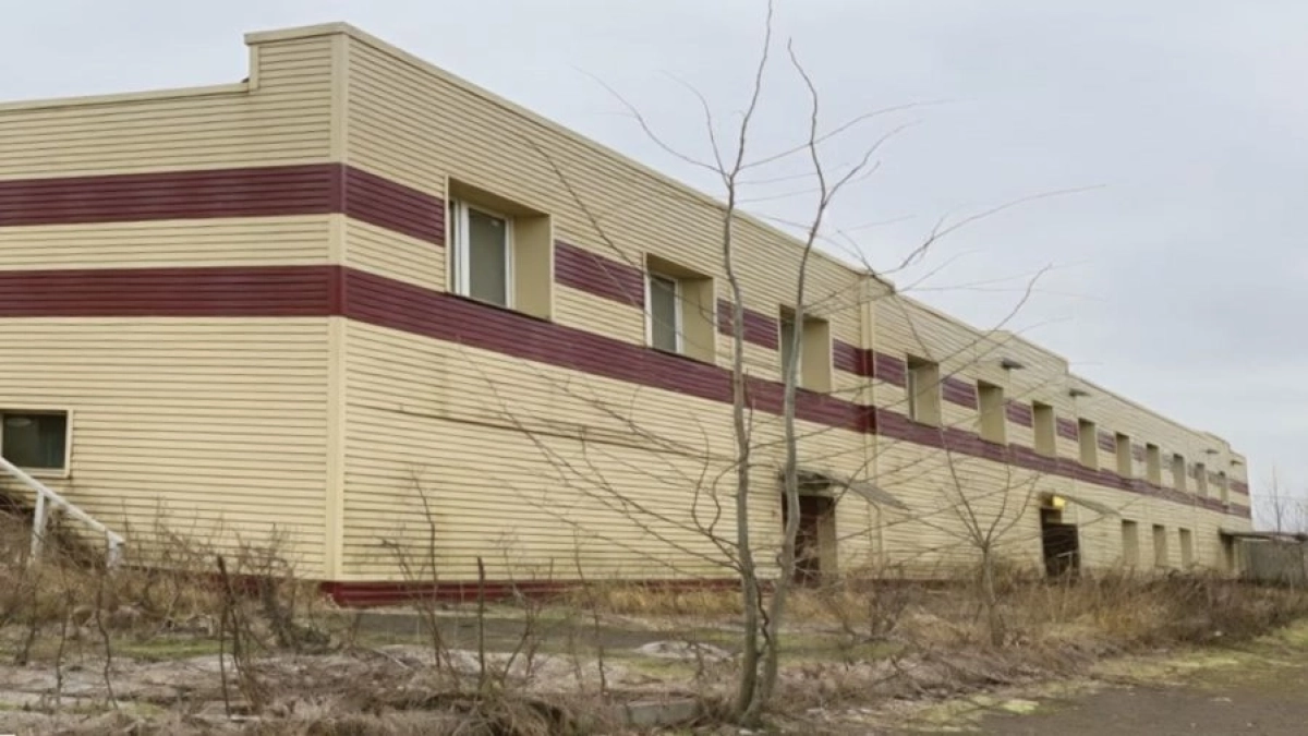 Здание на Саукова с разрешением на достройку снова зависло в воздухе: Фонд развития территорий не смог найти покупателей на про