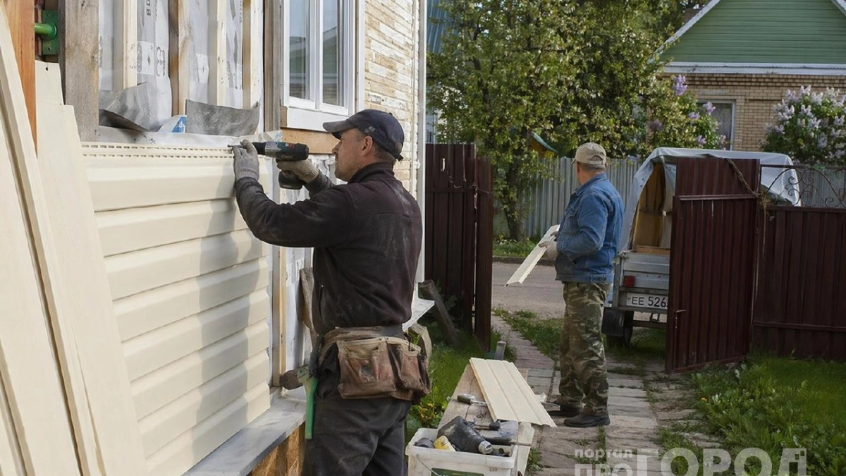 Долой штукатурку и грязную работу: обновил фасад дома легкими панелями с Wildberries за копейки - служат годами и выглядят нарядно