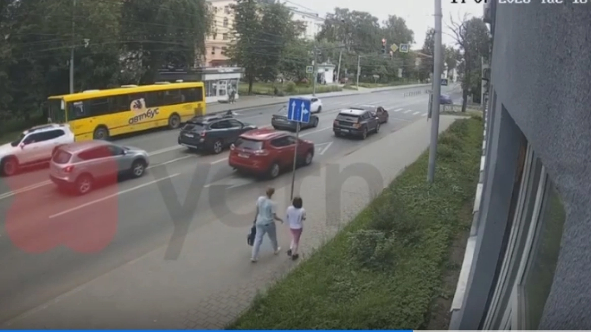  Пешеходный переход не спас: что показали камеры в деле о гибели девушки под колёсами автобуса
