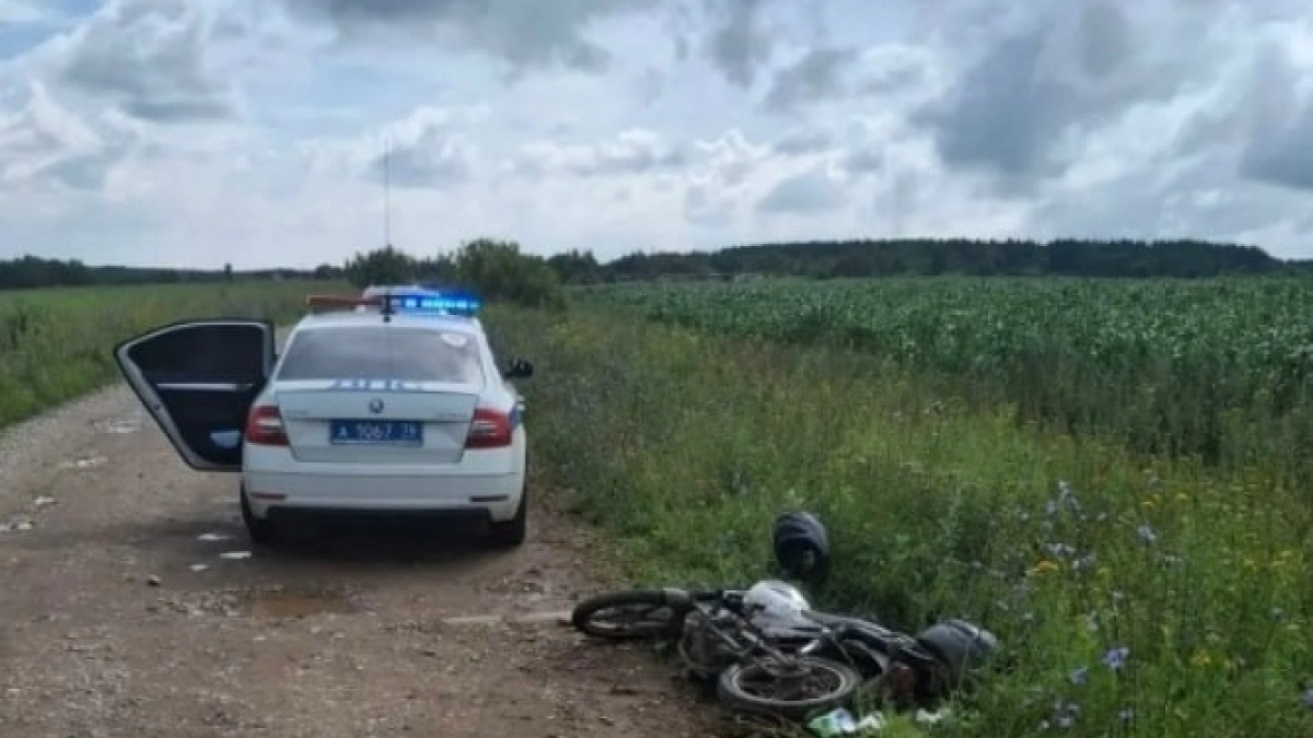 Поездка к Мартыново обернулась аварией: 14-летний водитель мопеда сбил пожилого велосипедиста