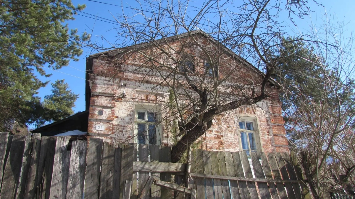 Старые дома получили второй шанс: в Ярославской области памятники продали дешевле квартиры и ждут ремонта