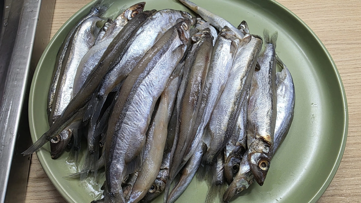 Что скрывают продавцы морепродуктов: как отличить свежую рыбу от той, что «реанимировали» в магазине