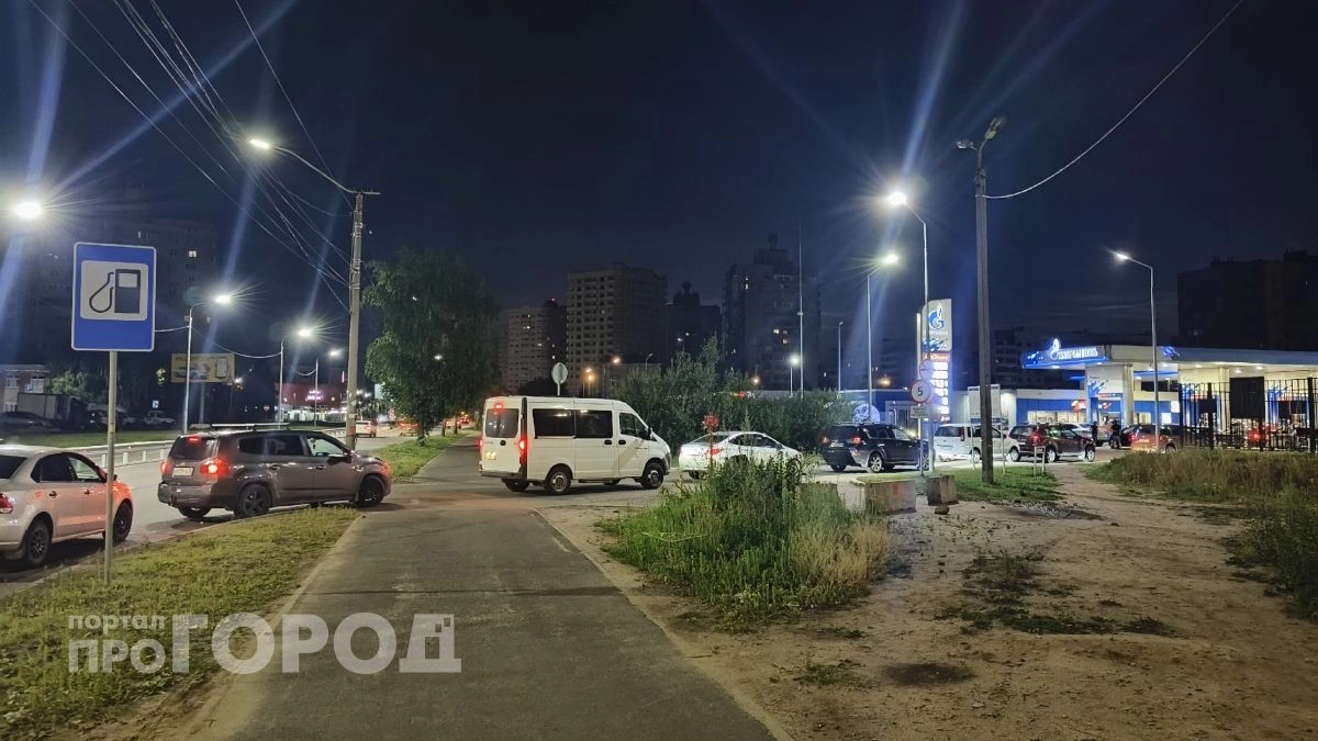 За бензином стоят даже ночью: что происходит на АЗС Ярославля