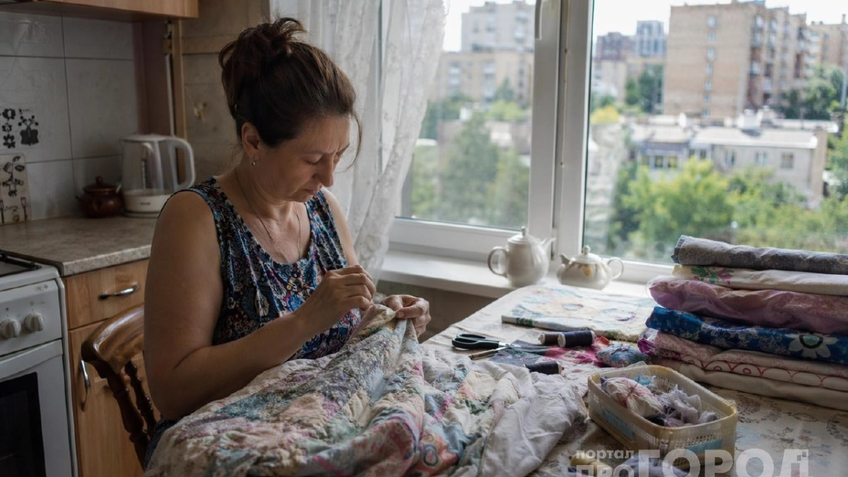 Старые вещи - клад для хозяйки: как сделать из трикотажной ветоши бисквитные одеяла для дома