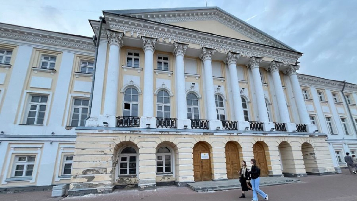 В Ярославле начали противоаварийное восстановление флигеля усадьбы Полушкина на Советской