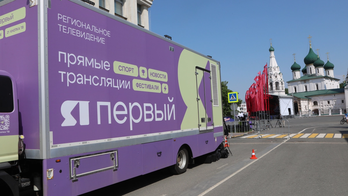 Эфир ЯПервого приостановили после потопа в аппаратной во время ремонта кровли