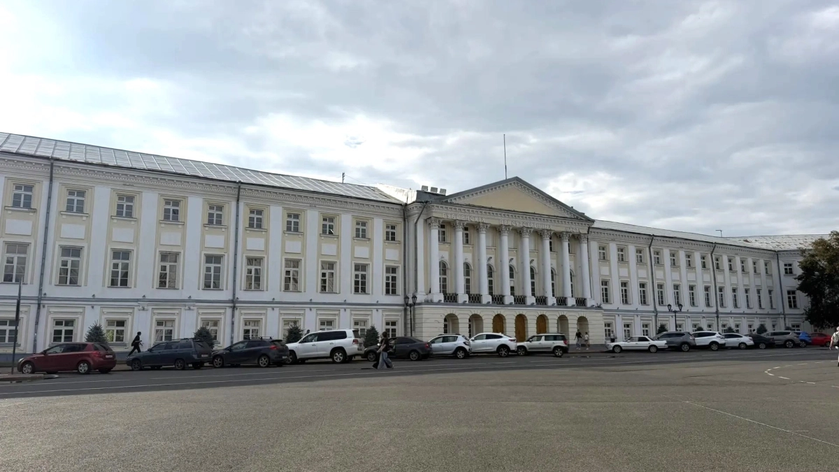 Инвесторы начали противоаварийные работы в историческом флигеле в центре Ярославля