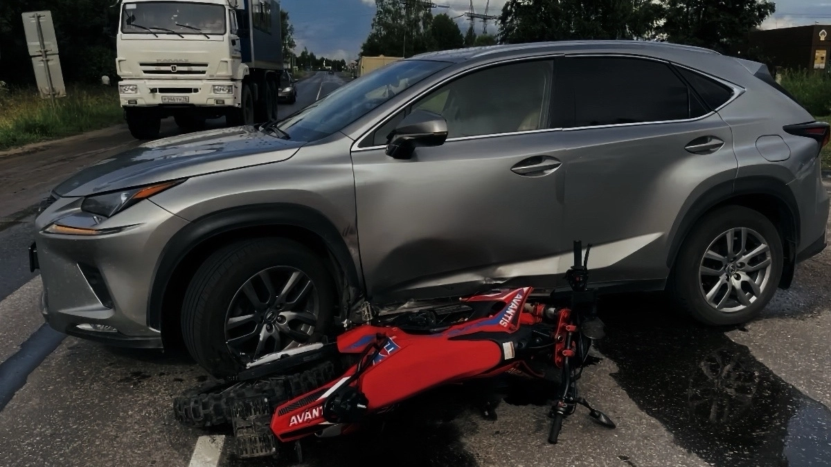 Вы видели эту аварию: ГИБДД Углича ищет очевидцев столкновения Lexus и мотоцикла на Ярославском шоссе