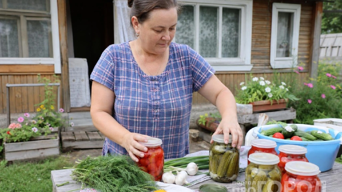 Мариную огурцы с помидорами по схеме 3/6: хитрый способ сделать пикантный маринад со звонким хрустом