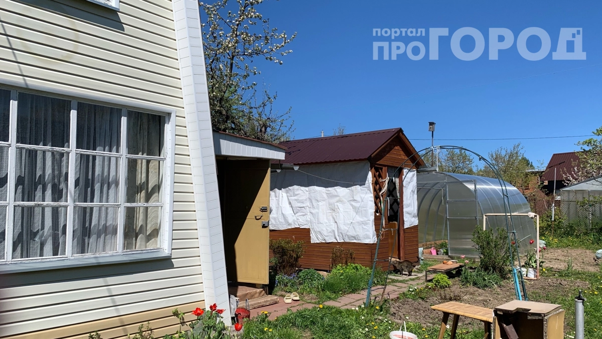 Громоздкие беседки ушли в прошлое — сделала на участке настоящую лаунж‑зону: стильный уголок для отдыха без стройки