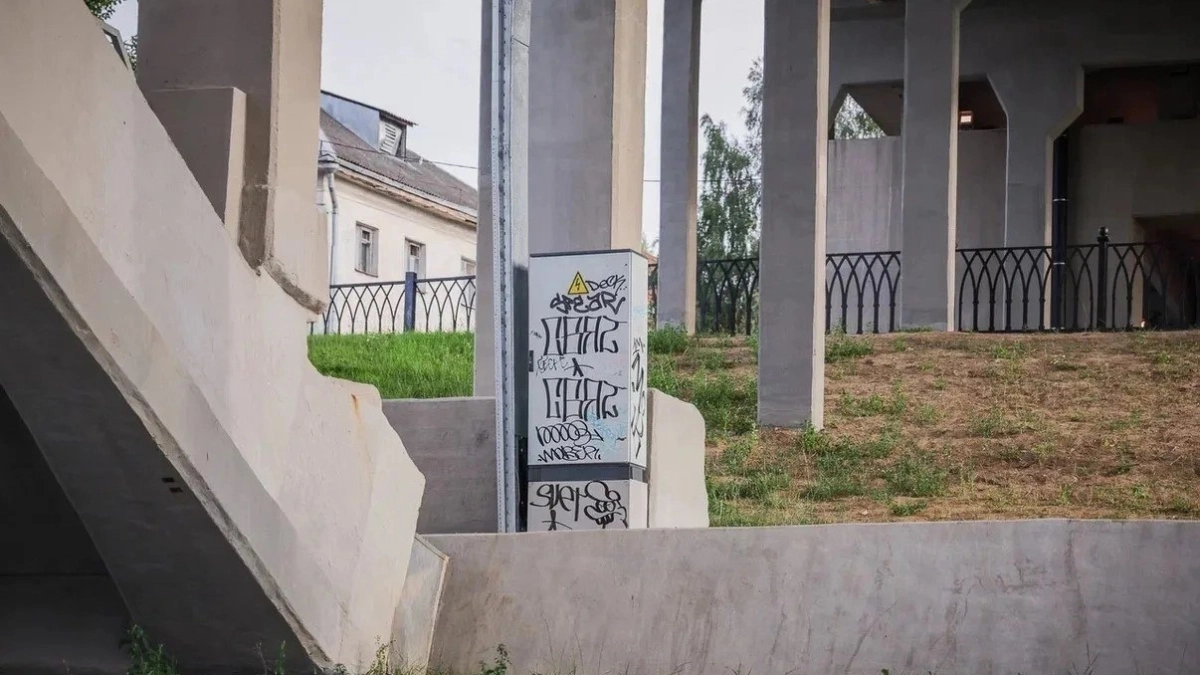В Рыбинске возбудили дело из-за граффити на опорах моста