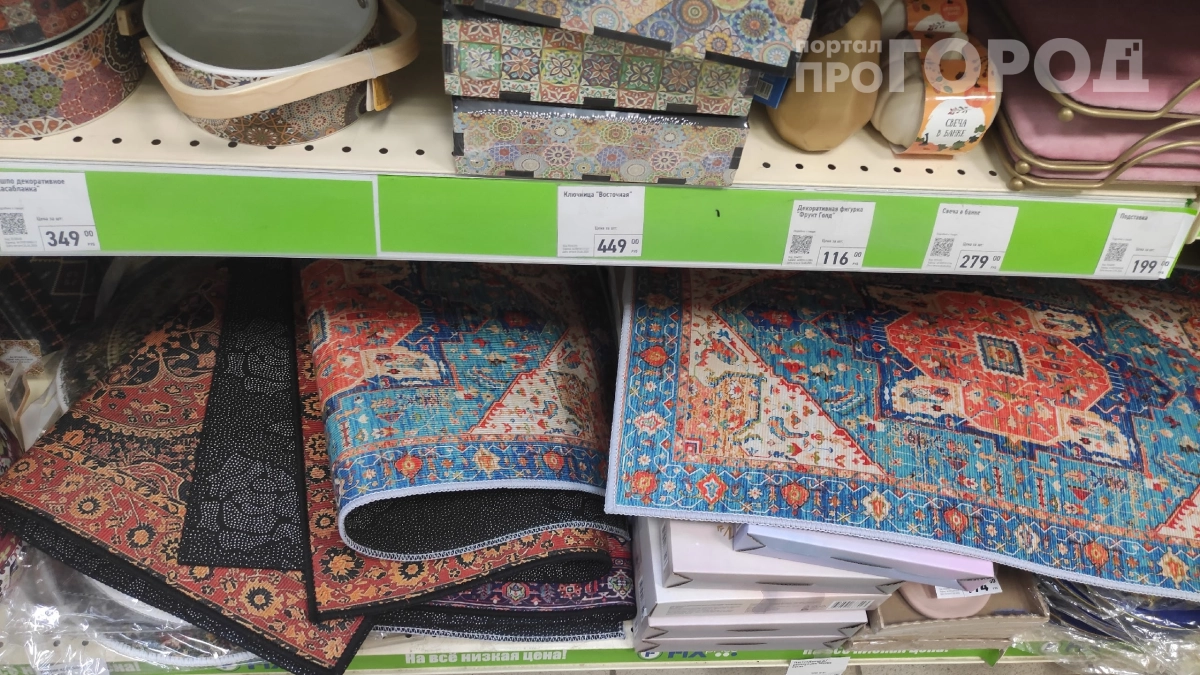 Скупаю эти восточные коврики в Fix Price пачками: застелил балкон и сделал зону отдыха на даче за копейки