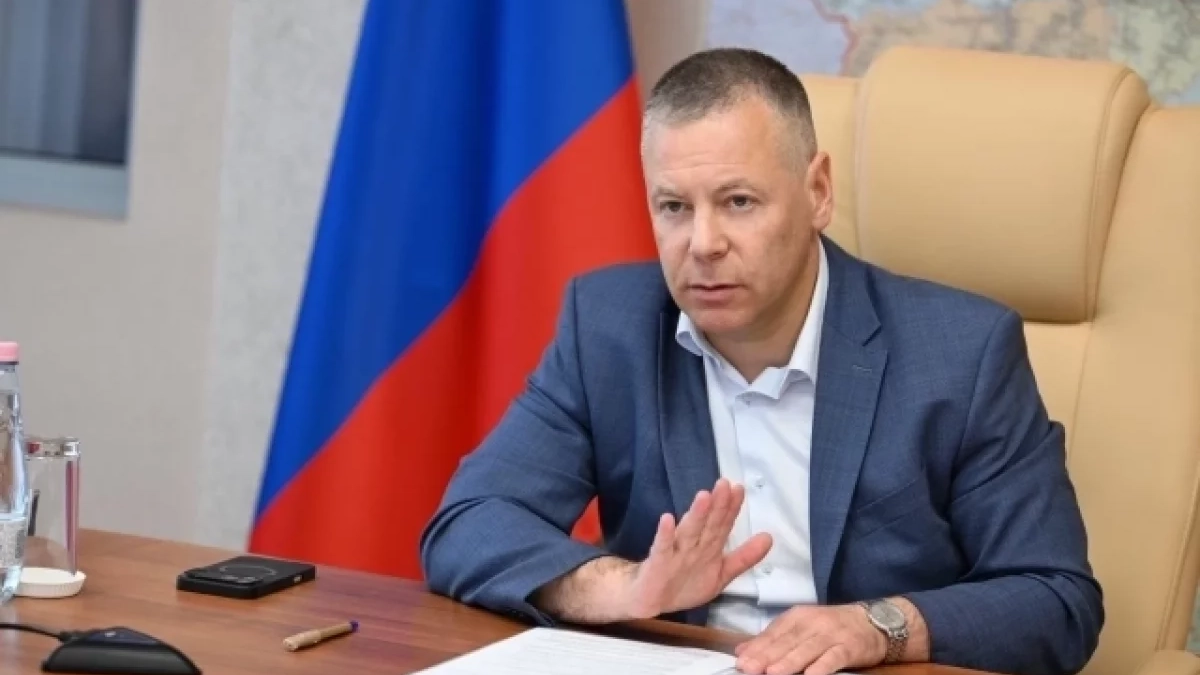 Евраев потребовал быстрее отвечать жителям по ЖКХ на фоне отключений воды