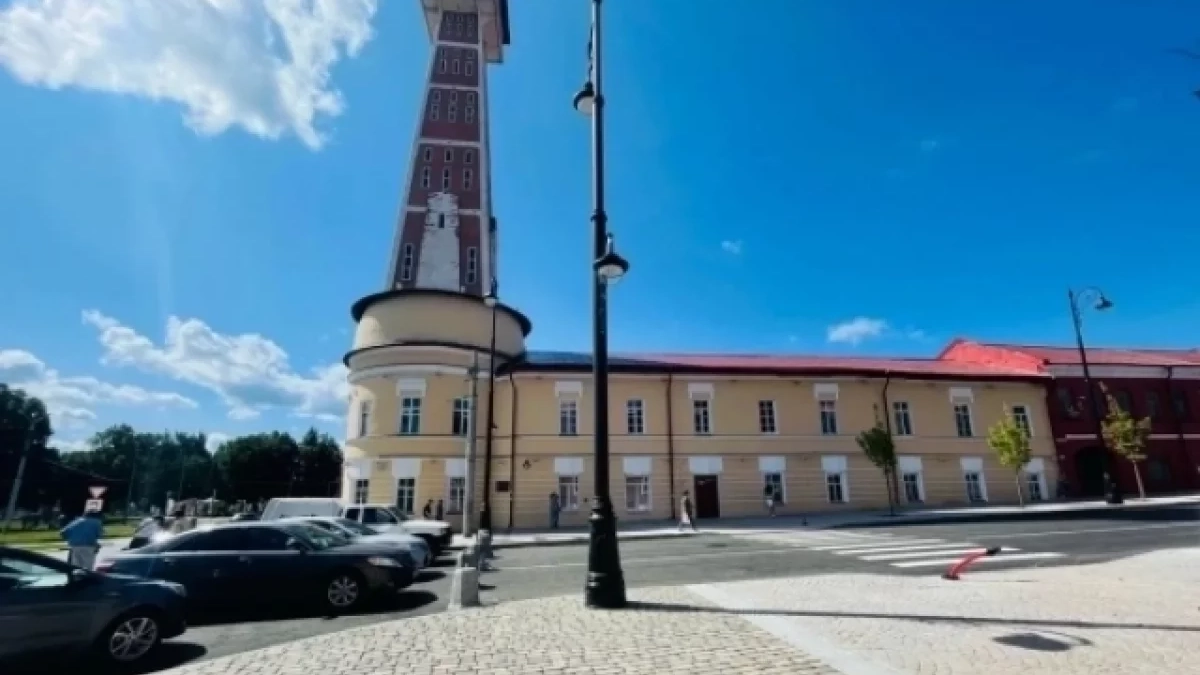 На пожарной каланче в Рыбинске открыли мемориальную доску в память о веке службы