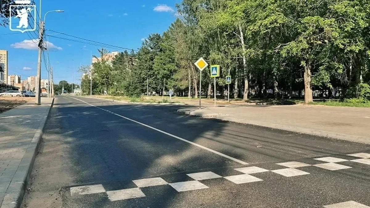 Ремонт улицы Панина в Ярославле завершают с новыми тротуарами и подземными проводами