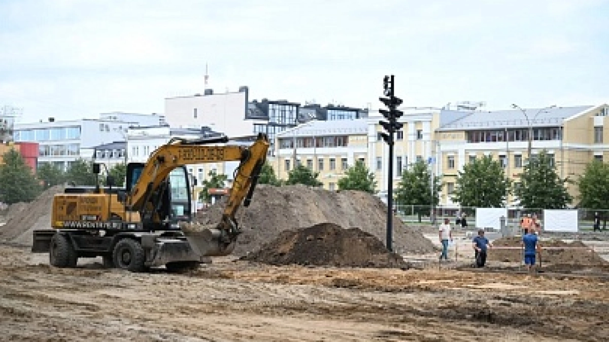 Мэр и губернатор оценили крупнейшее благоустройство года на площади Юности