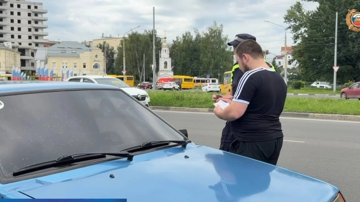 ГИБДД устроили рейд в кировском районе: один водитель получил двое суток за неснятую тонировку