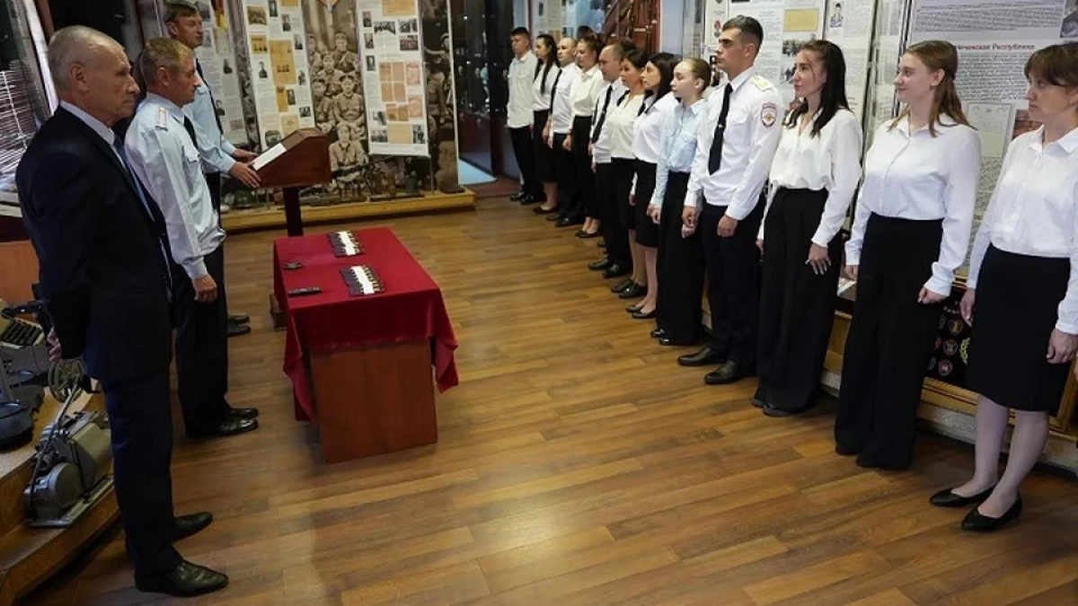 В Ярославле первые офицерские звания получили 17 сотрудников полиции региона