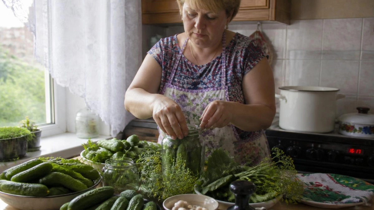 Огурцы по‑венгерски: пикантная классика, , которая становится хитом каждой зимы
