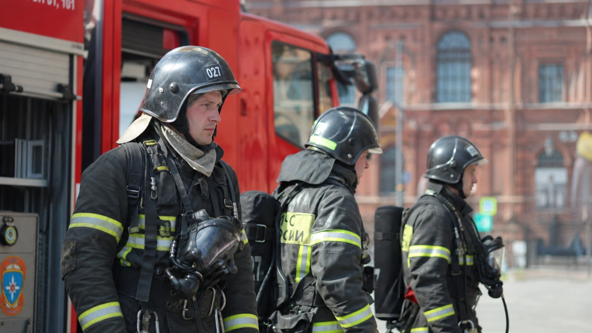 Пожар в ярославском музее, строительство аэропорта и гибель человека от упавшего дерева: главные новости за 12 августа