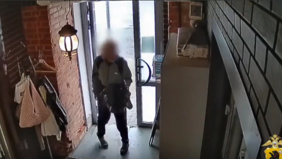 В Ярославле из кафе украли кожаную рубашку за 10 тысяч рублей
