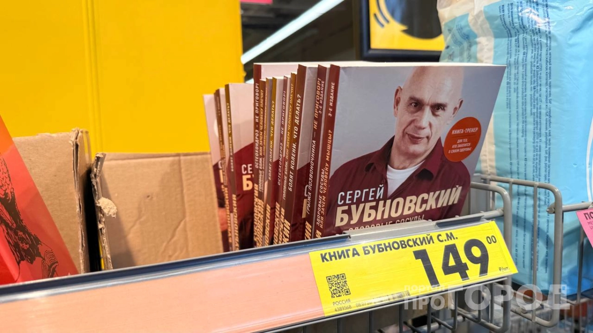 Зашла в «Чижик» за молоком, а вышла с библиотекой: вот почему дорогие книги продают почти по цене тетрадей
