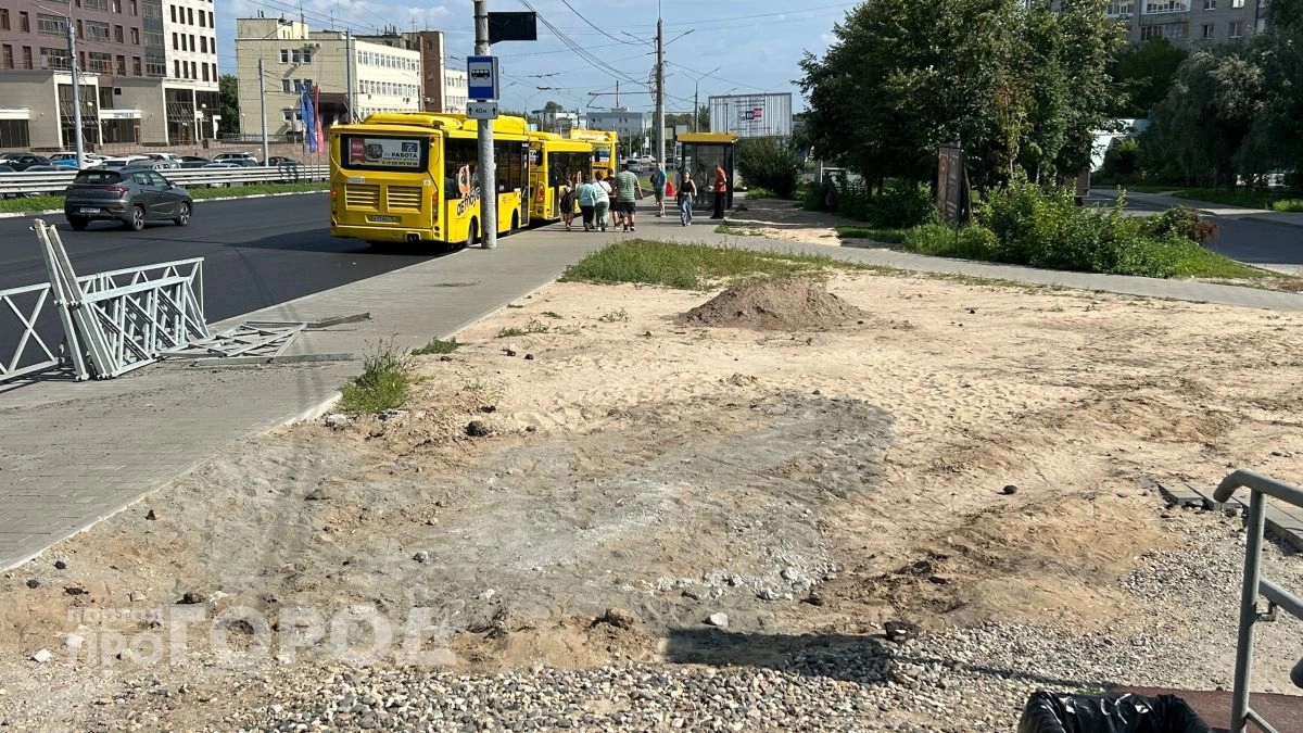  Пешеходам и водителям придется потерпеть: Московский проспект превратился в строительную площадку