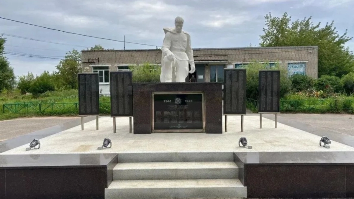 Мемориал в честь героев Великой Отечественной войны отремонтировали в Ярославском округе