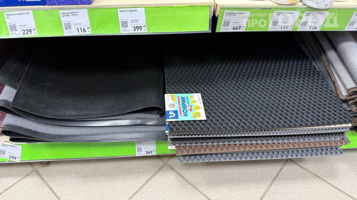 Купила ЭВА‑коврик в Fix Price для прихожей, а теперь он спасает мои грядки — рассказываю, как приспособила