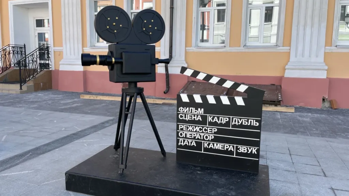 В центре Ярославля появилась кинокамера со хлопушкой на улице Нахимсона