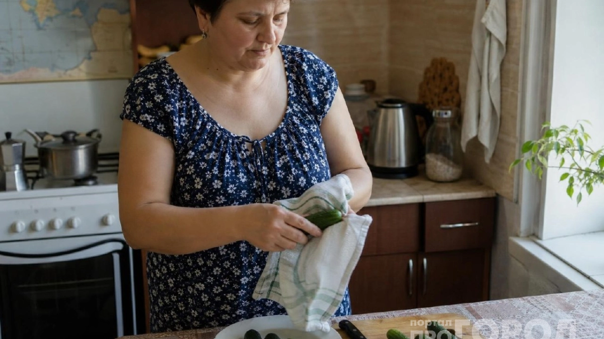Огурцы дождутся Деда Мороза свежими: хитрый способ сохранить их без маринада и морозильной камеры