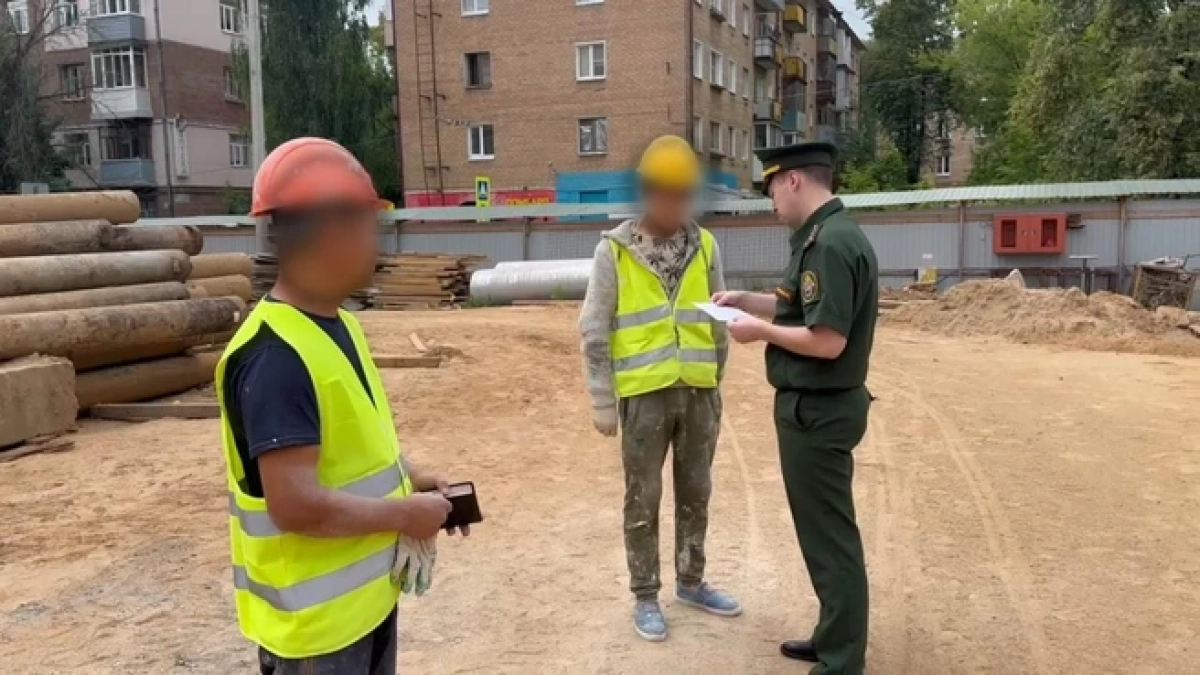 На стройке бассейна «Лазурный» в Ярославле прошла проверка военных следователей