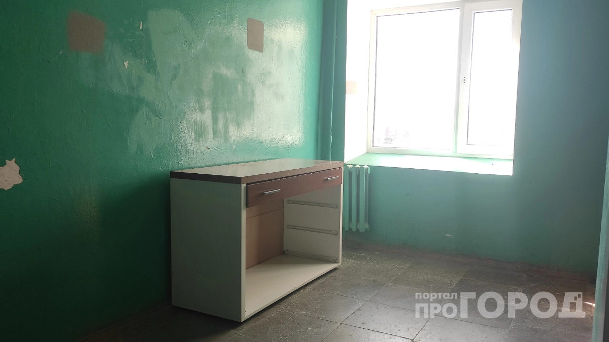 Соседи выбросили, а я прибрала: как превратить облезлую тумбу в стильную мебель уровня люкс