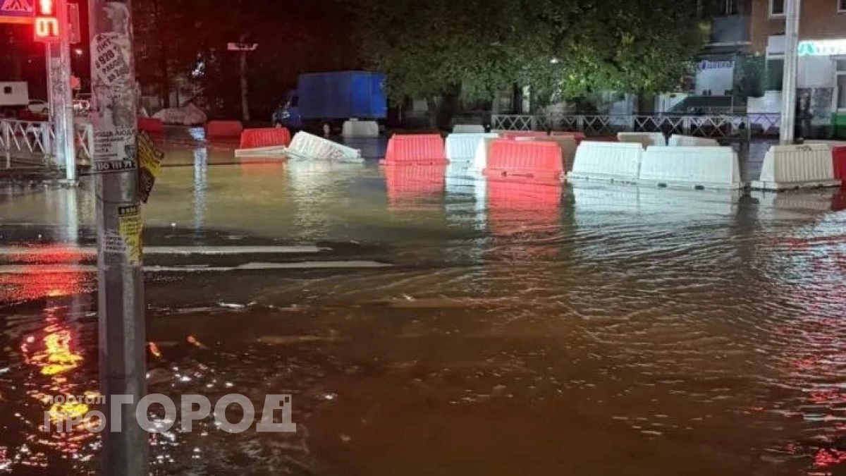 В мэрии назвали причину затопления улицы Чкалова в Ярославле