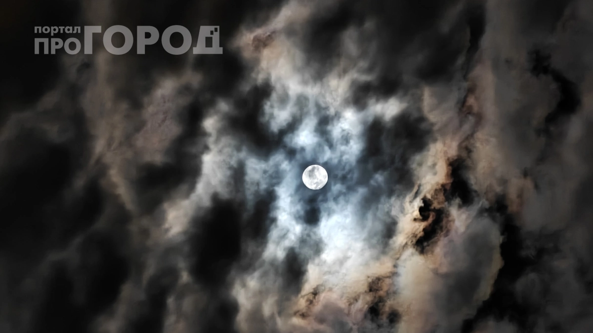 Лунное затмение 28 августа готовит резкие повороты: 3 знака Зодиака, которым нужно готовиться